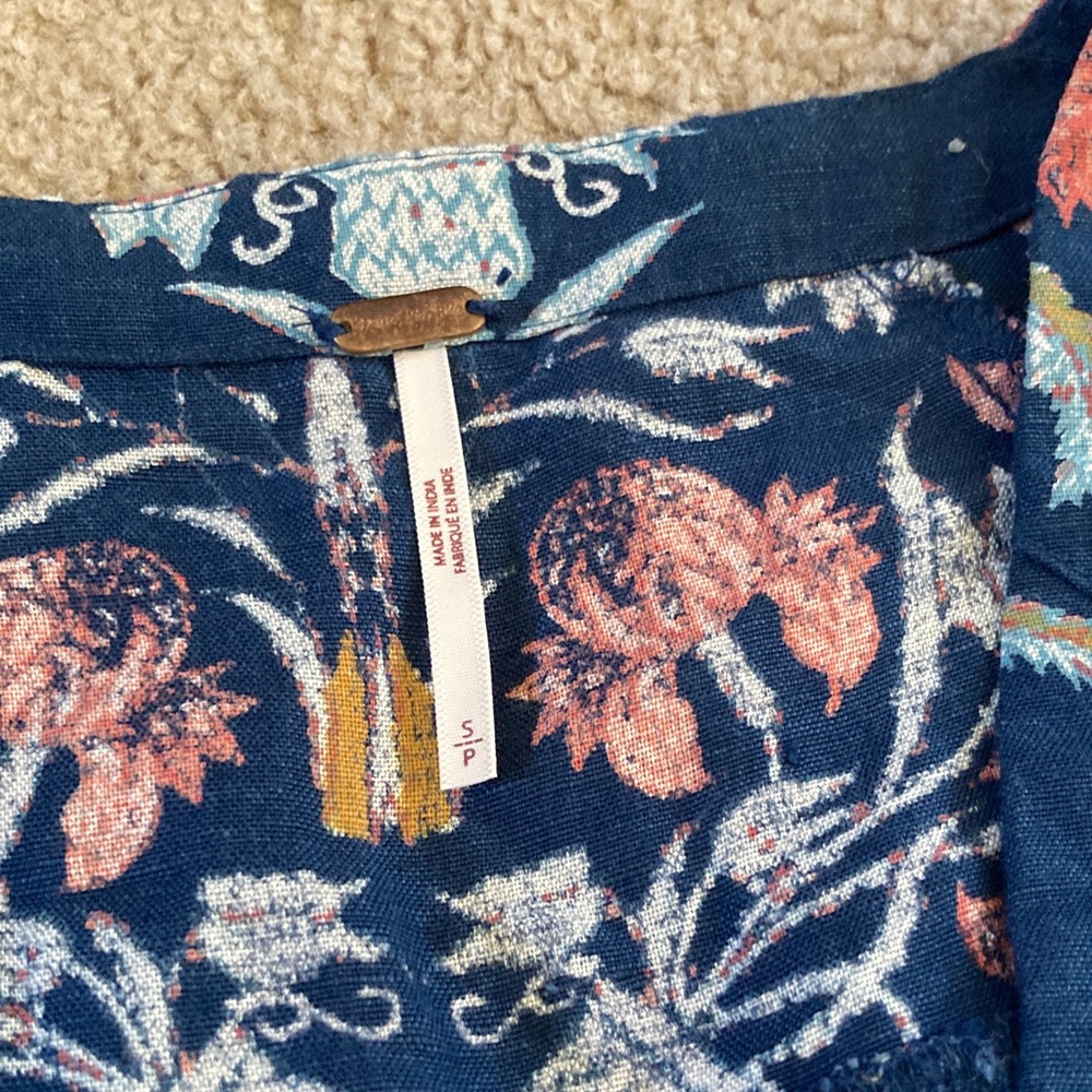 Free People Navy Floral Tie-Front V-Neck Top - Picture 5 of 8